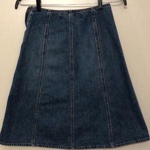 GAP 🛍 flattering denim A-line skirt